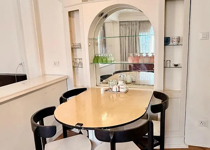 Apartment A La Mode *